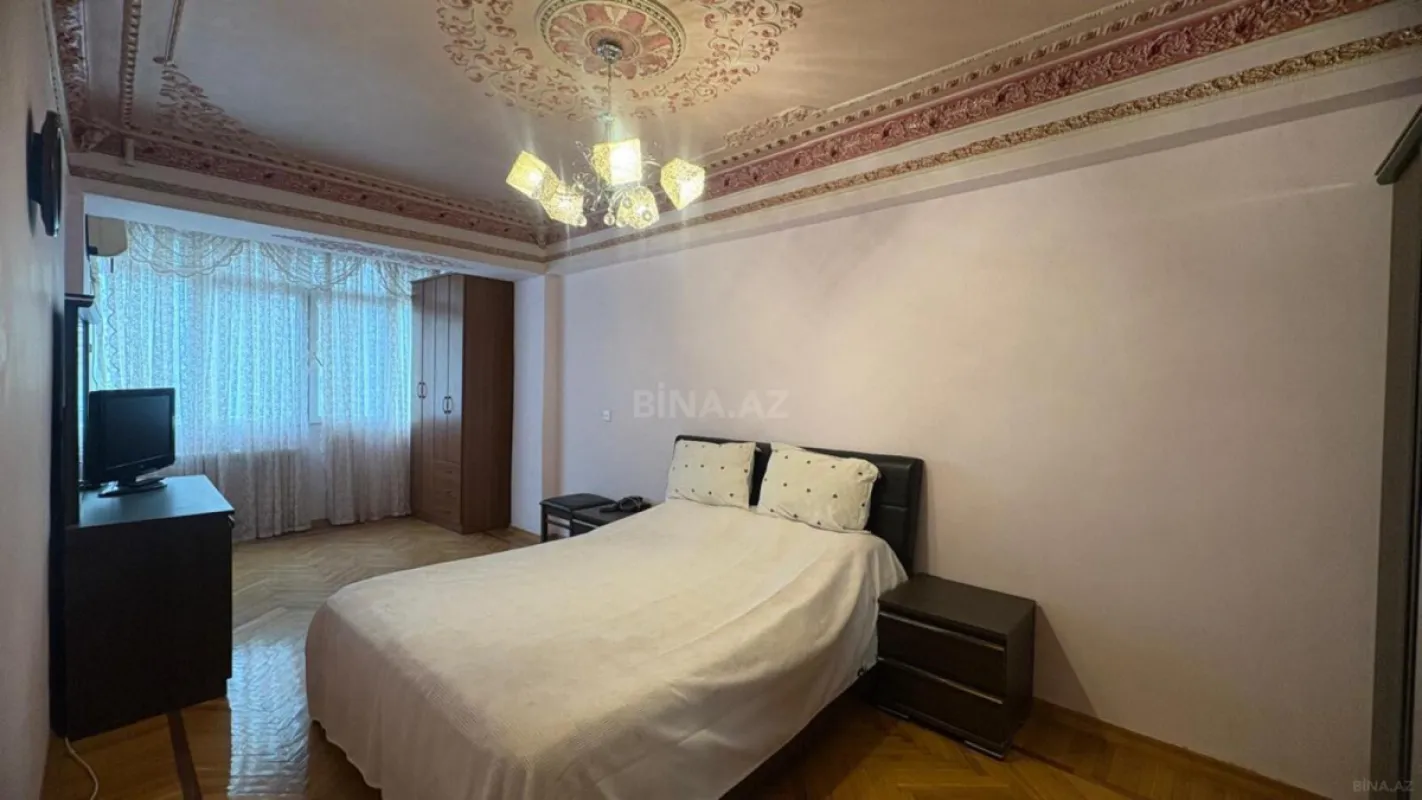 Satılır 4 otaqlı mənzil 120 m²