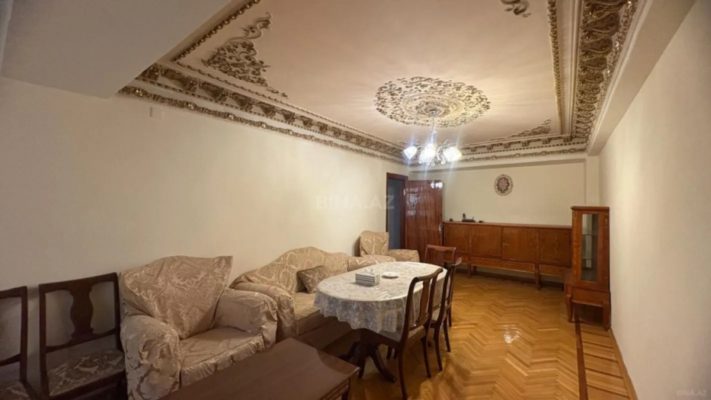 Satılır 4 otaqlı mənzil 120 m²