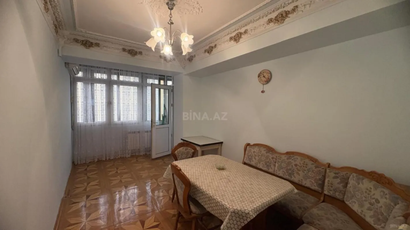 Satılır 4 otaqlı mənzil 120 m²