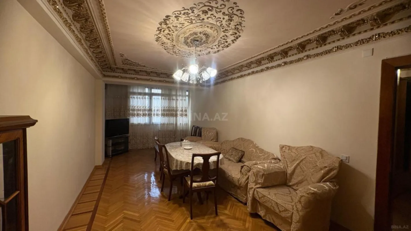 Satılır 4 otaqlı mənzil 120 m²