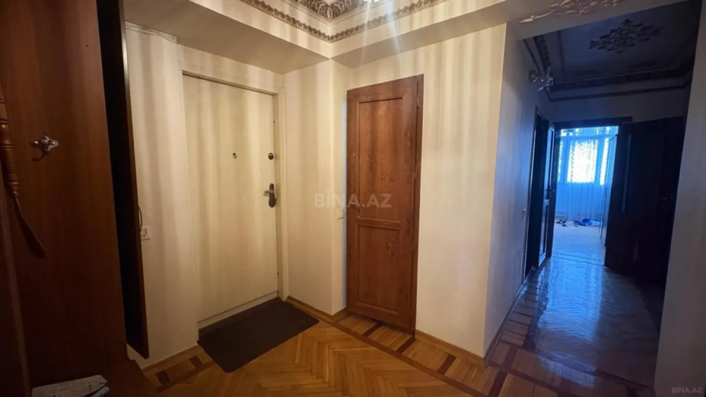 Satılır 4 otaqlı mənzil 120 m²