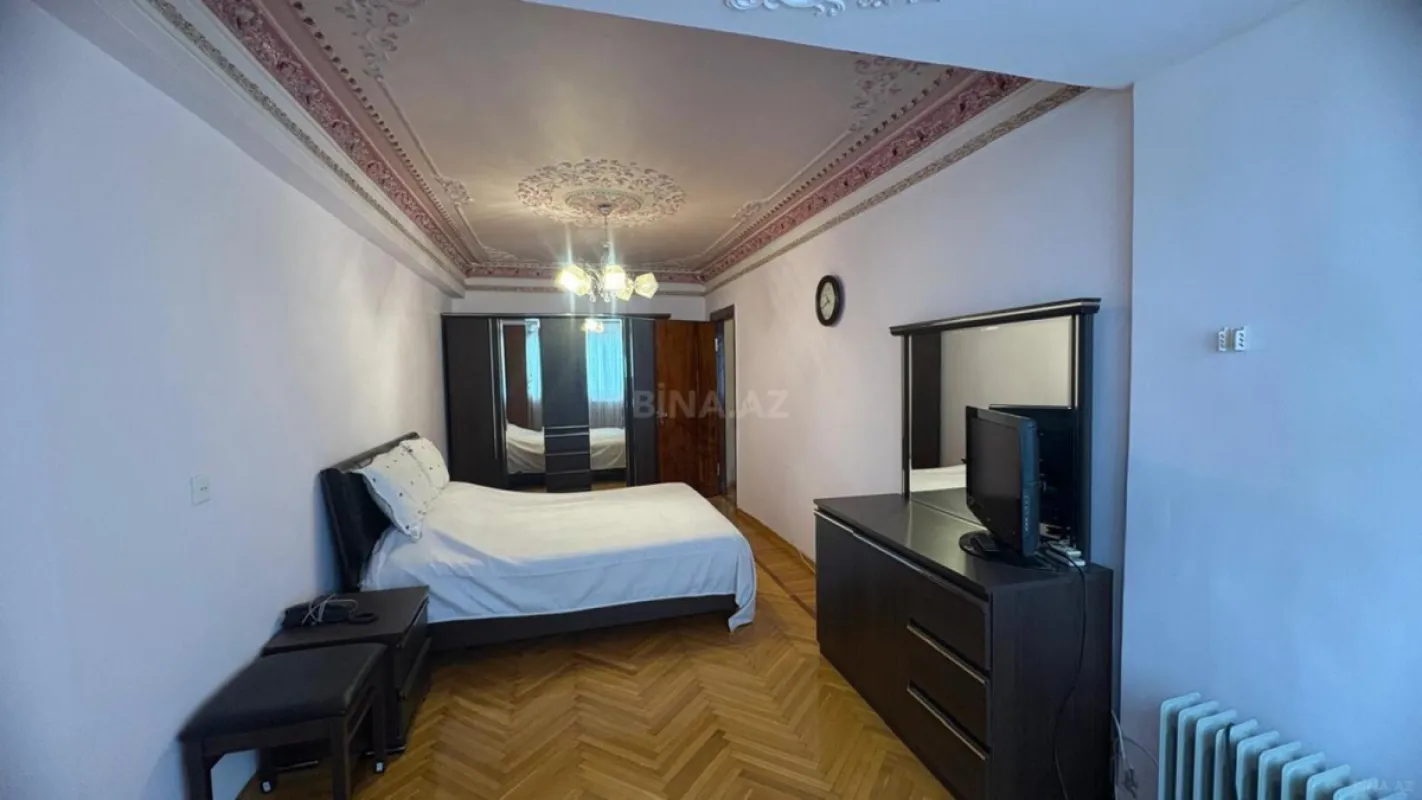 Satılır 4 otaqlı mənzil 120 m²