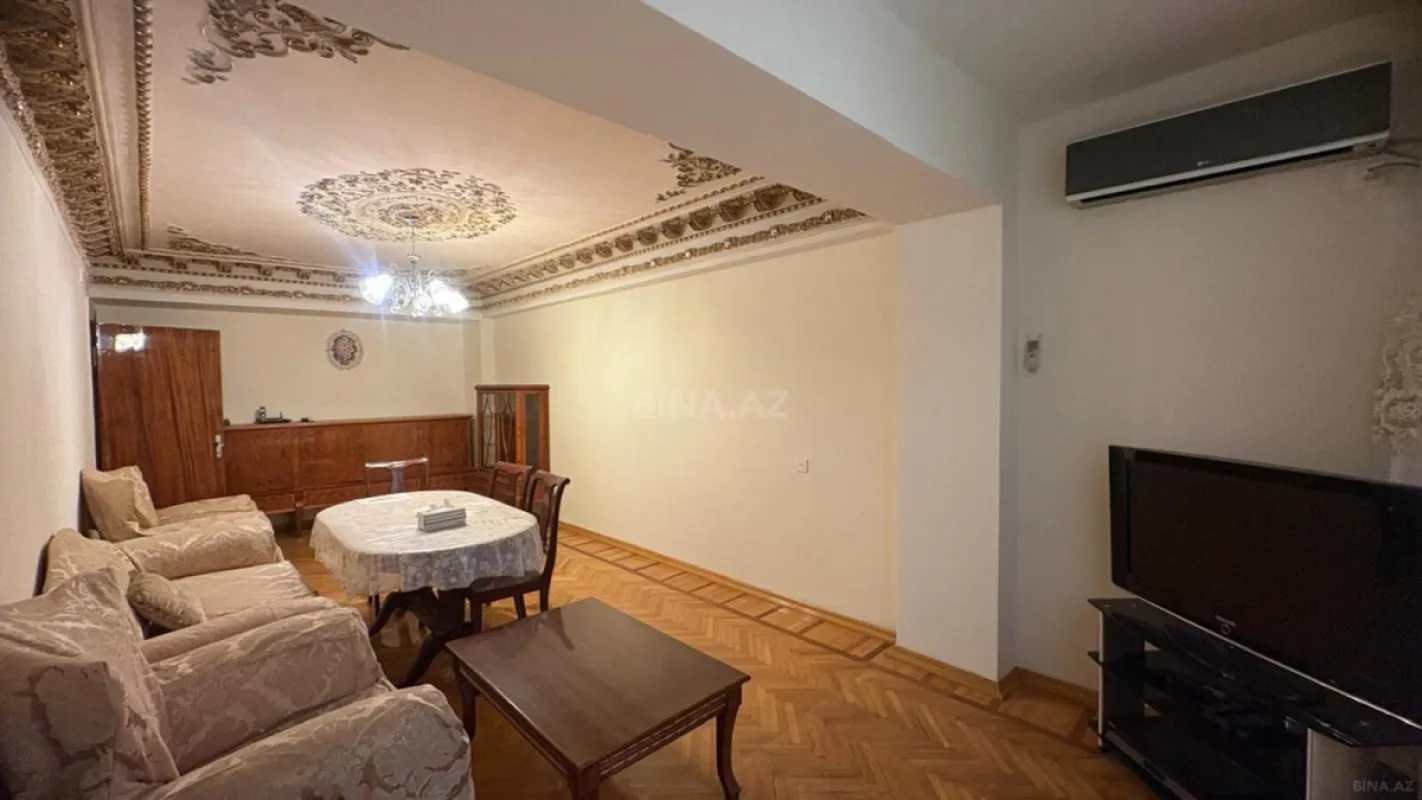 Satılır 4 otaqlı mənzil 120 m²