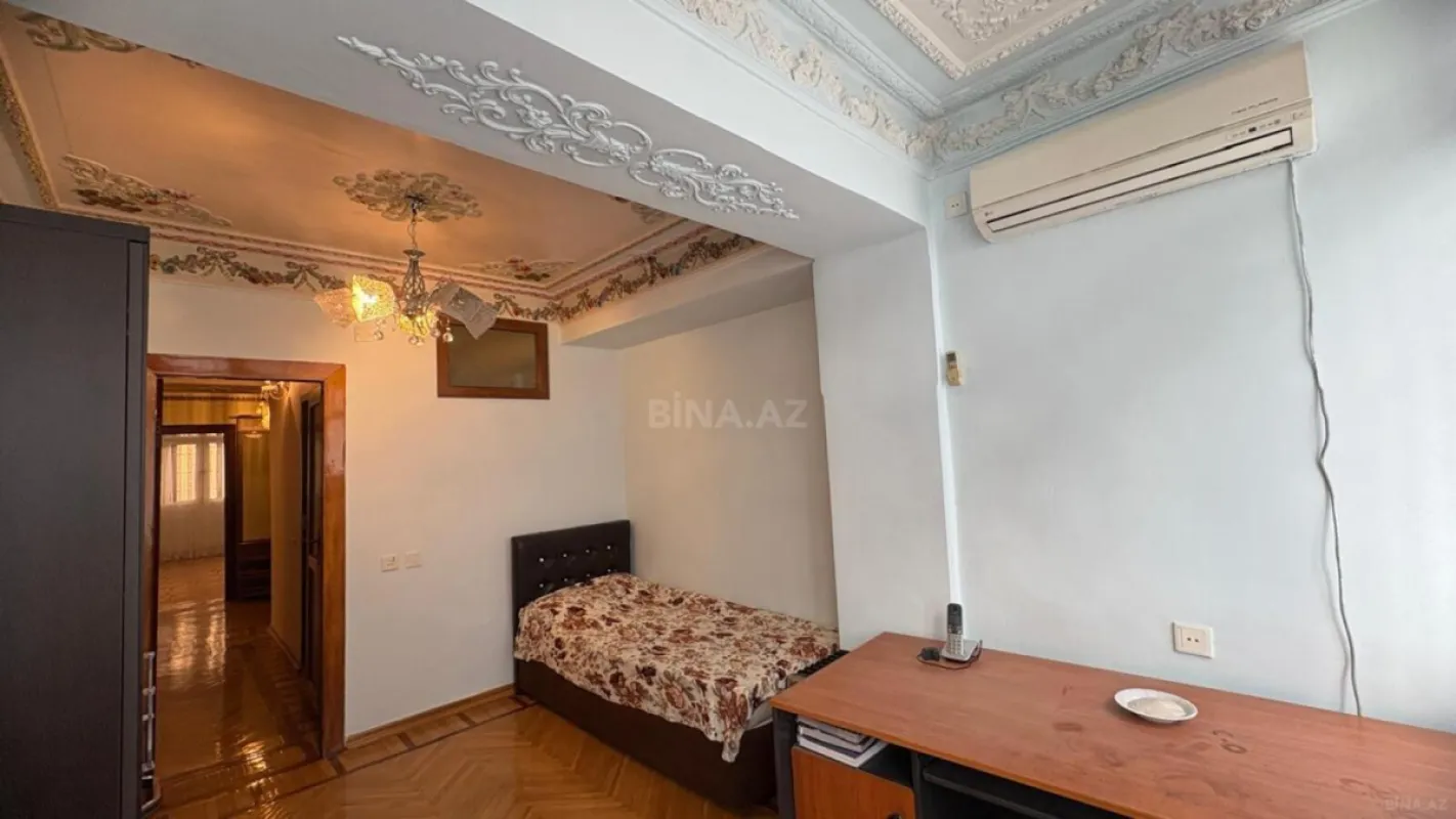 Satılır 4 otaqlı mənzil 120 m²