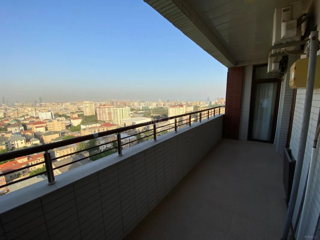 Satılır 3 otaqlı mənzil 157 m²