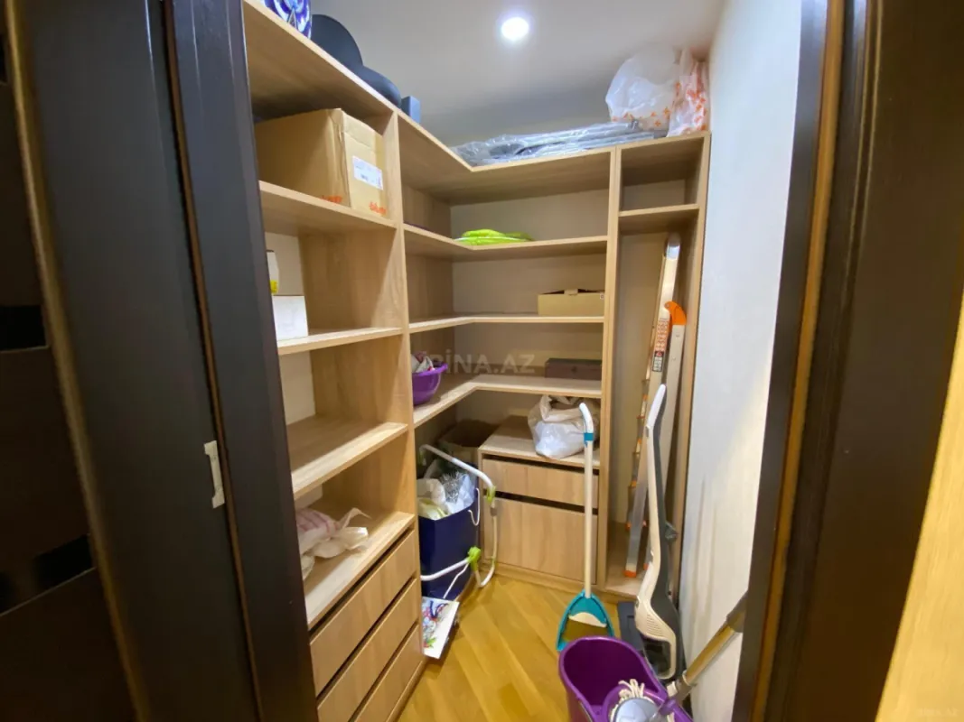 Satılır 3 otaqlı mənzil 157 m²