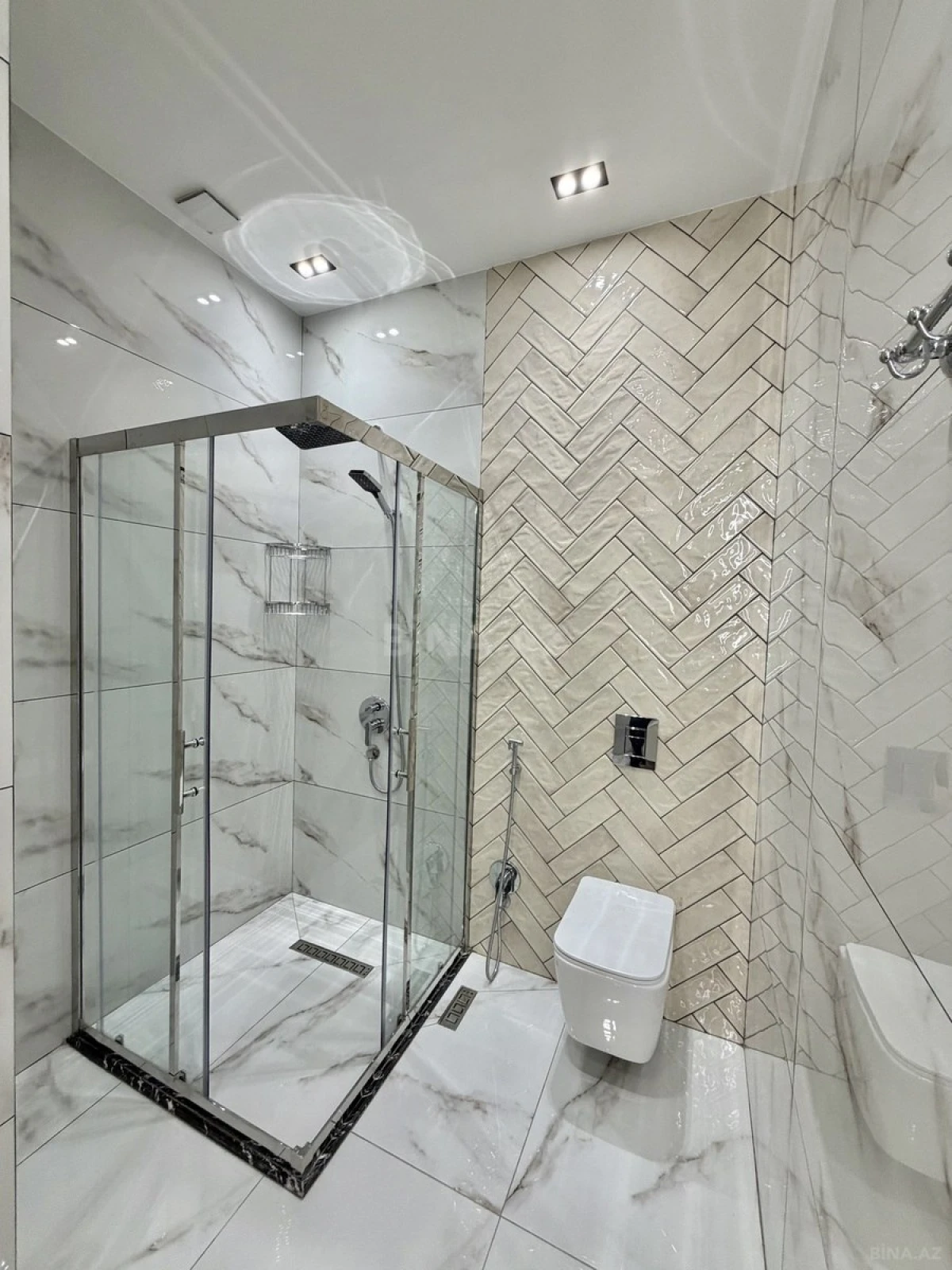 Satılır 2 otaqlı mənzil 86 m²