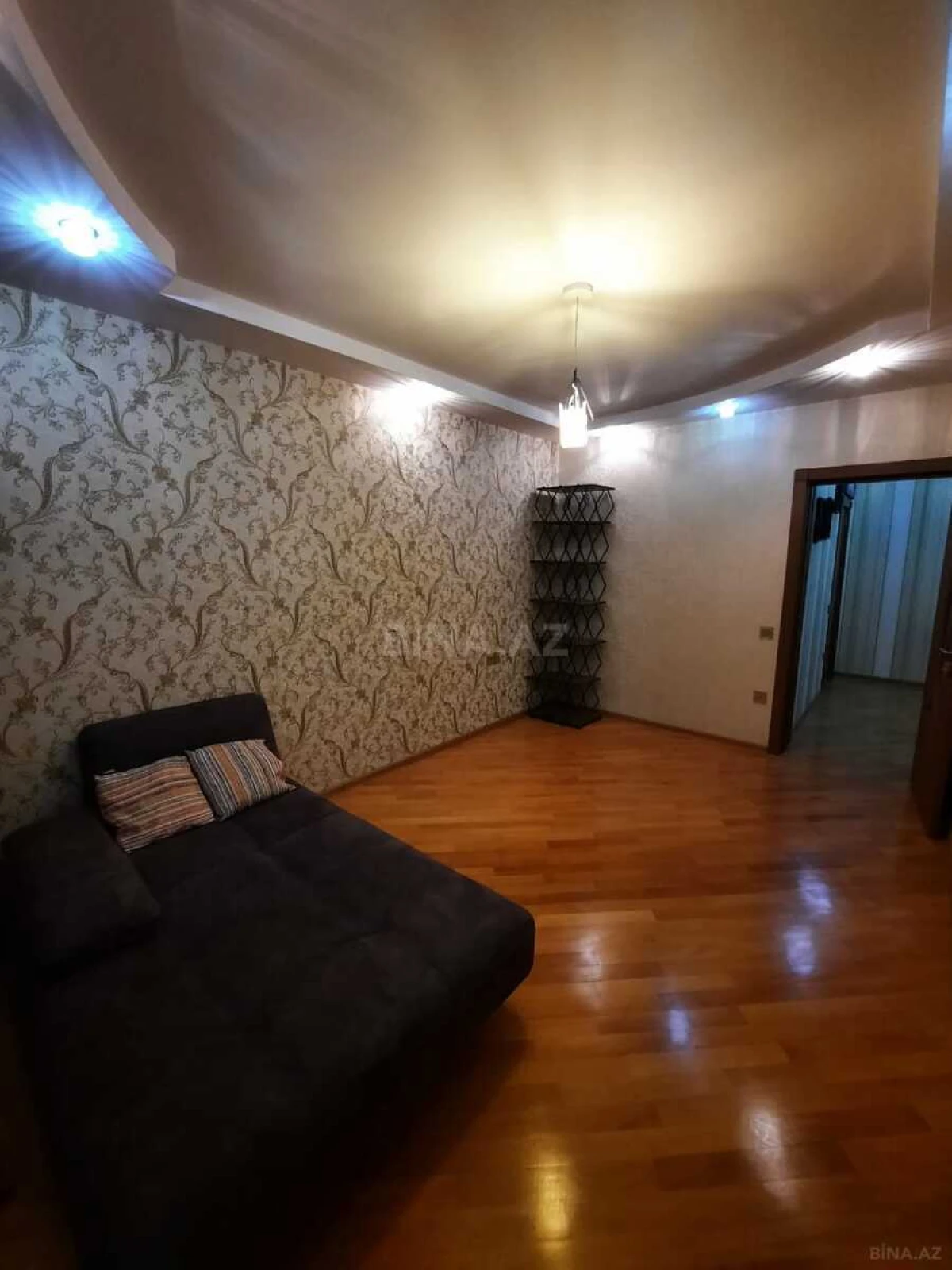 Satılır 3 otaqlı mənzil 137 m²