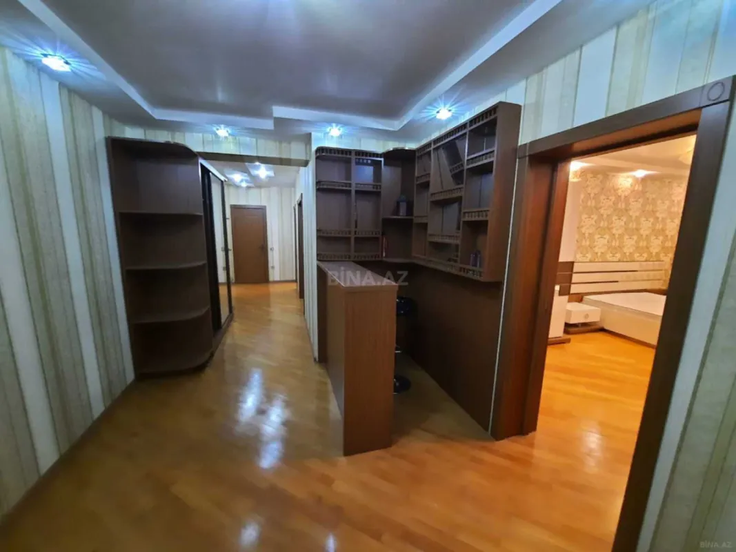 Satılır 3 otaqlı mənzil 137 m²
