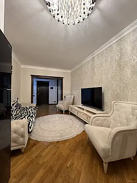 Satılır 2 otaqlı mənzil 74 m²