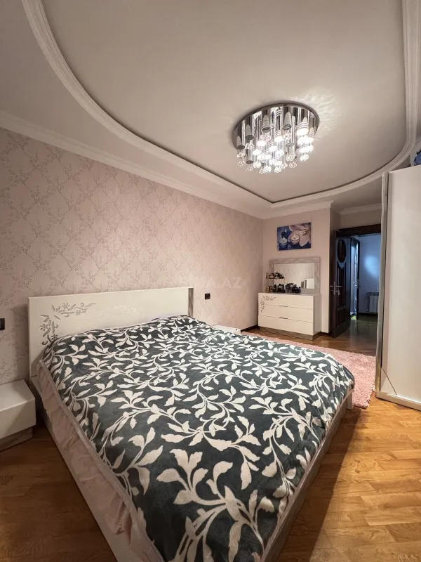 Satılır 2 otaqlı mənzil 74 m²