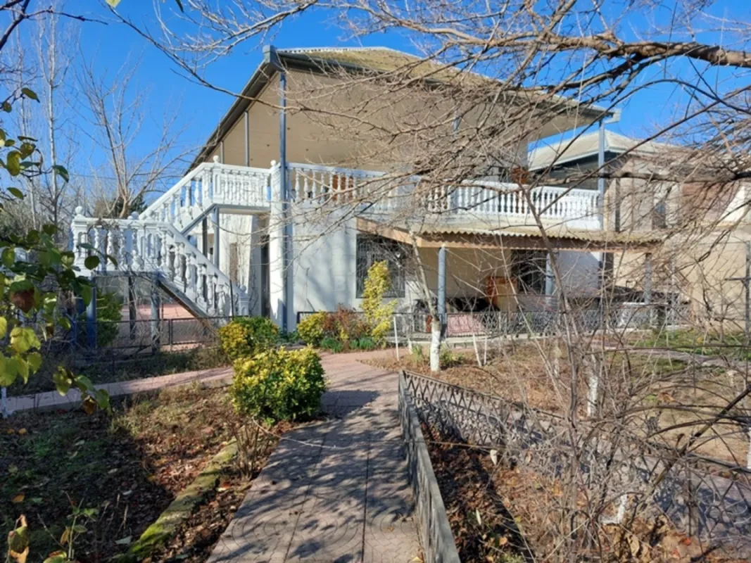 Satılır 5 otaqlı həyət evi 180 m²