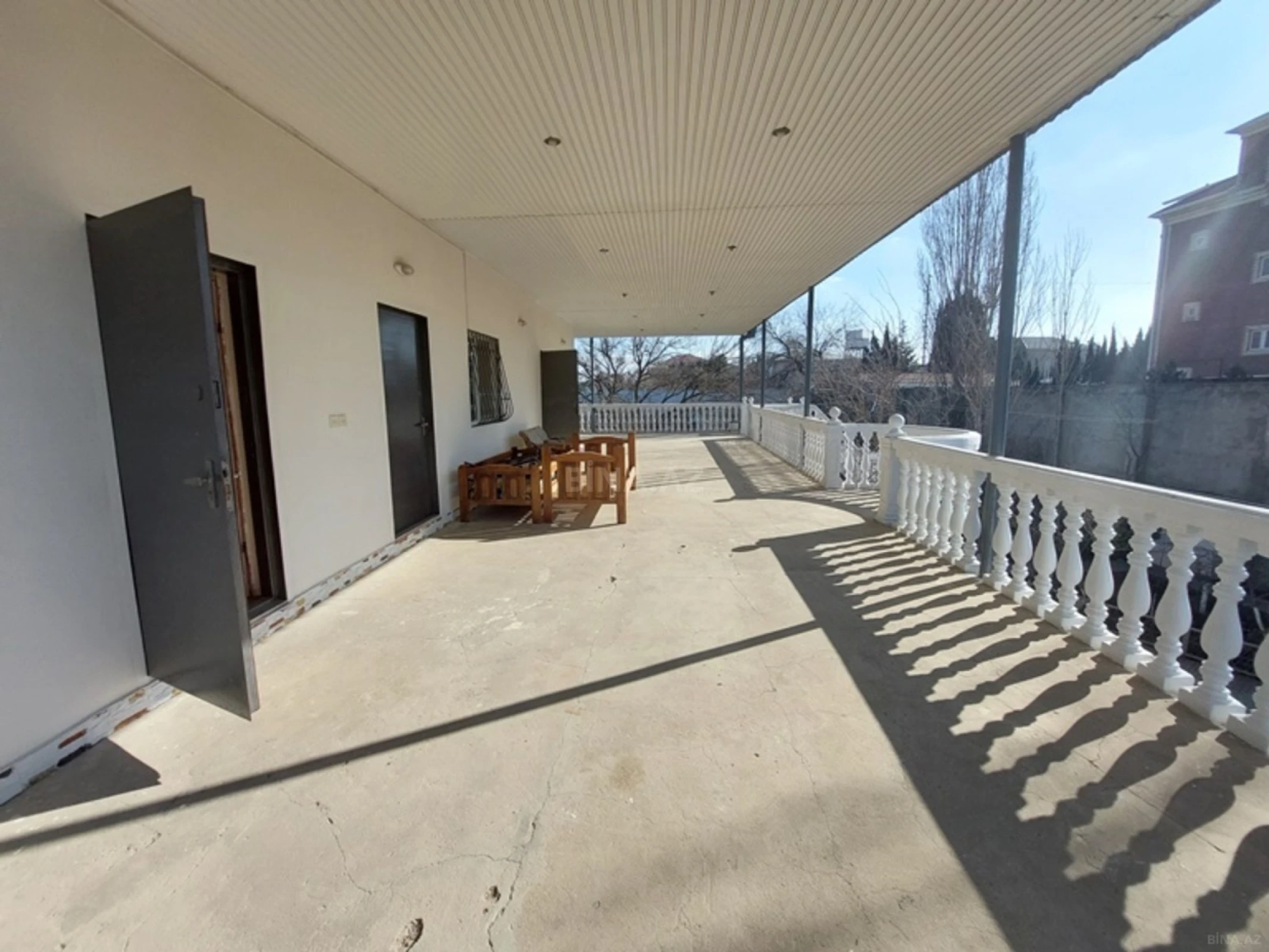 Satılır 5 otaqlı həyət evi 180 m²