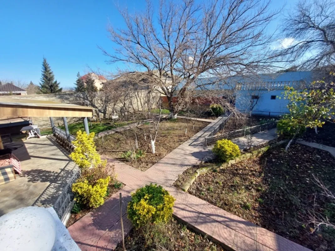 Satılır 5 otaqlı həyət evi 180 m²