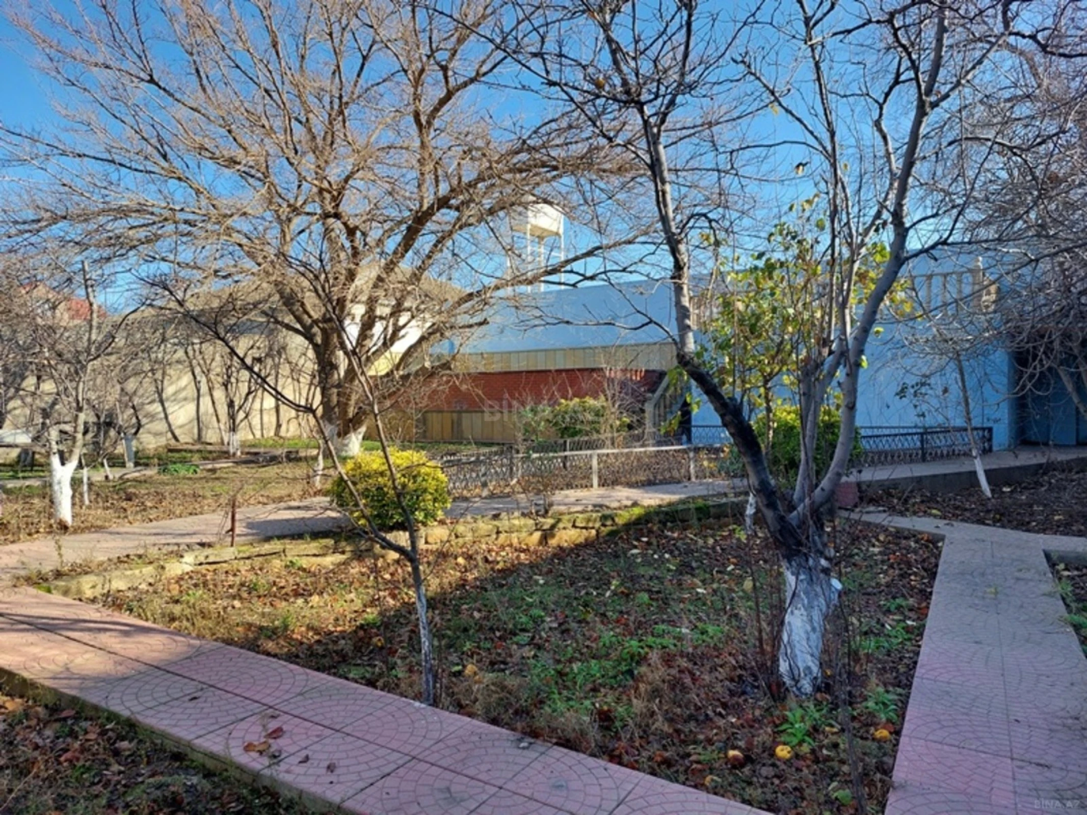 Satılır 5 otaqlı həyət evi 180 m²