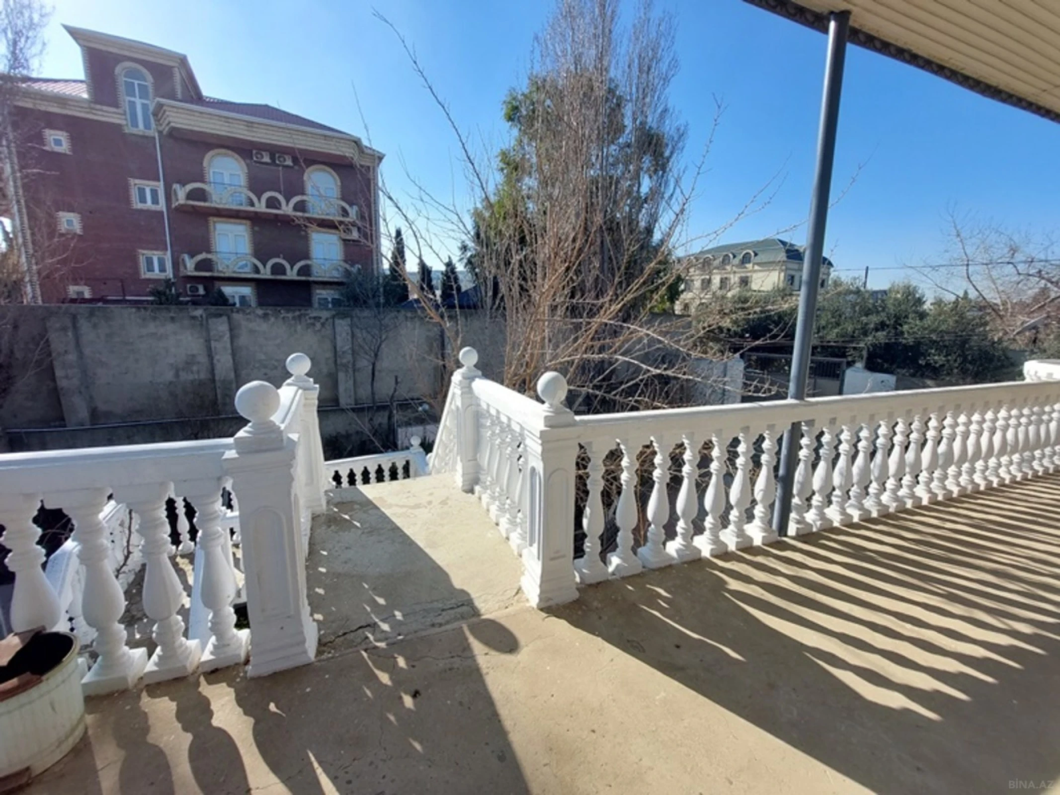 Satılır 5 otaqlı həyət evi 180 m²