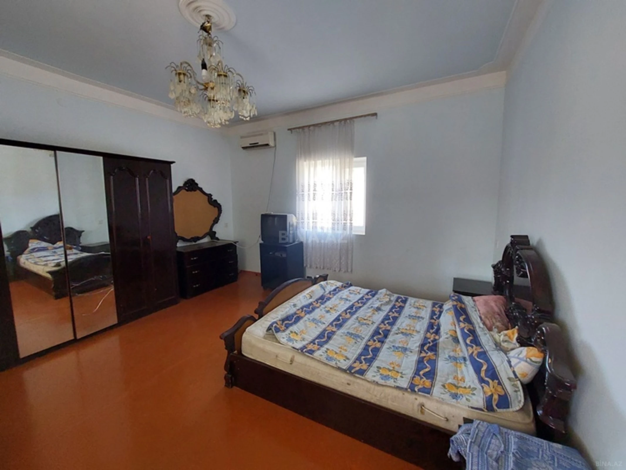 Satılır 5 otaqlı həyət evi 180 m²