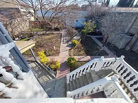 Satılır 5 otaqlı həyət evi 180 m²