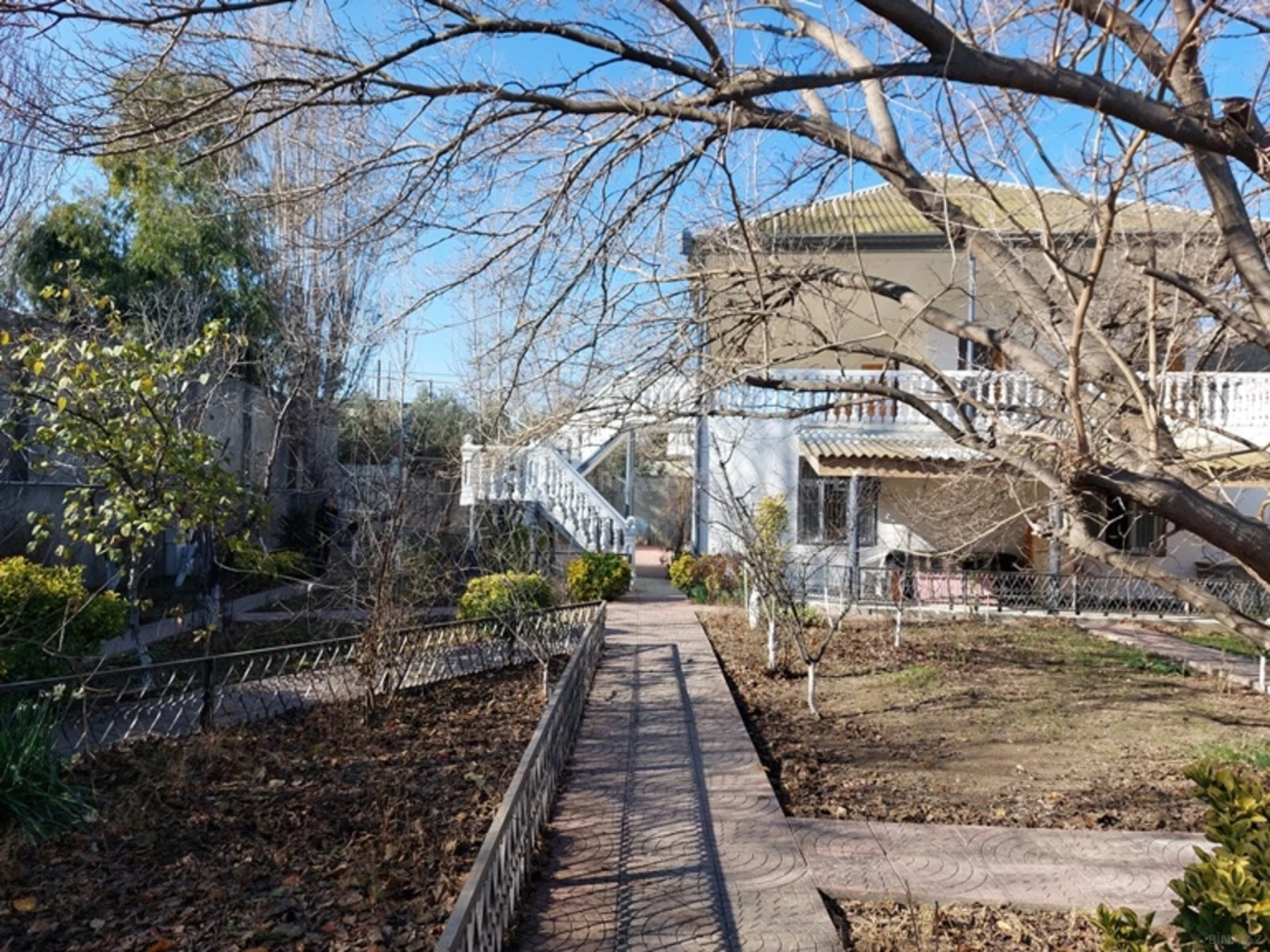 Satılır 5 otaqlı həyət evi 180 m²