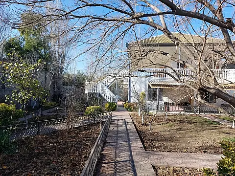 Satılır 5 otaqlı həyət evi 180 m²