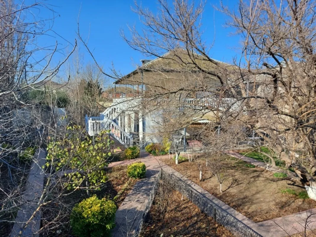 Satılır 5 otaqlı həyət evi 180 m²