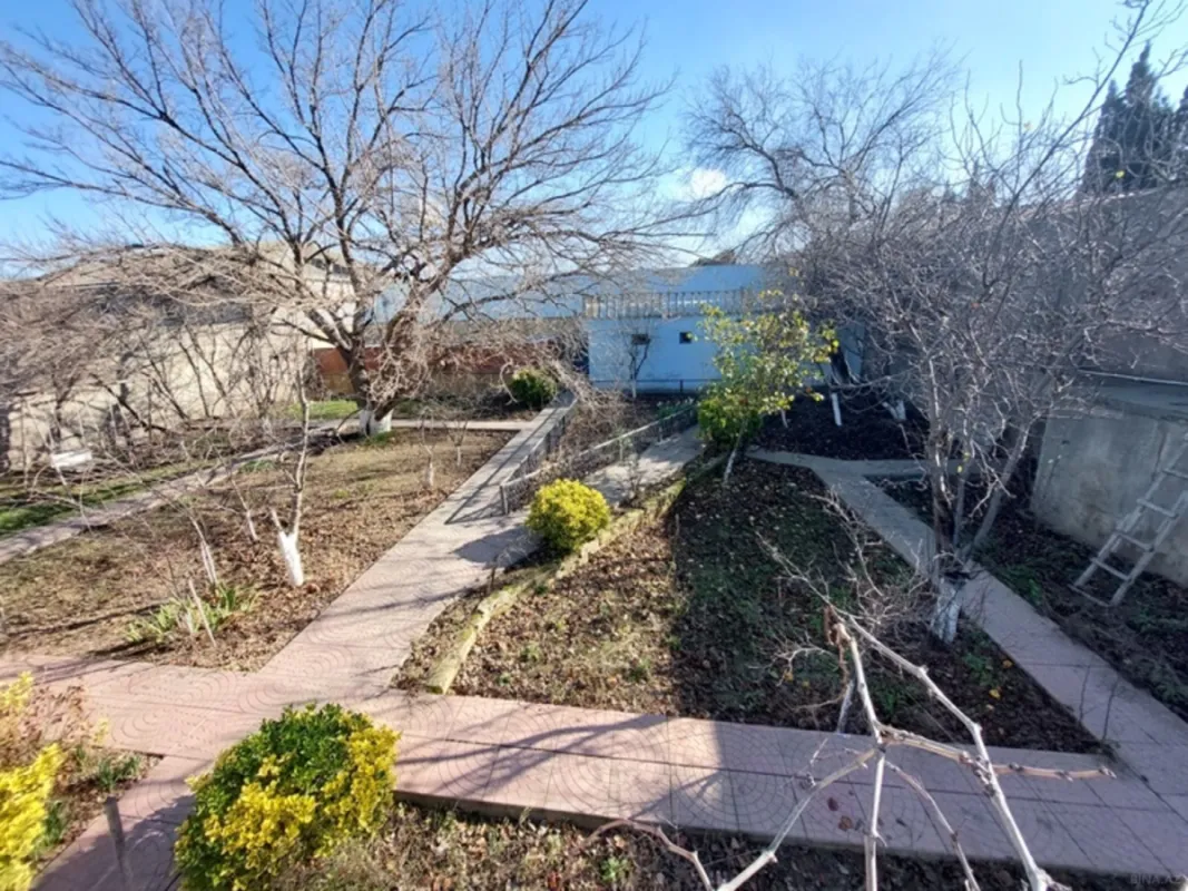 Satılır 5 otaqlı həyət evi 180 m²