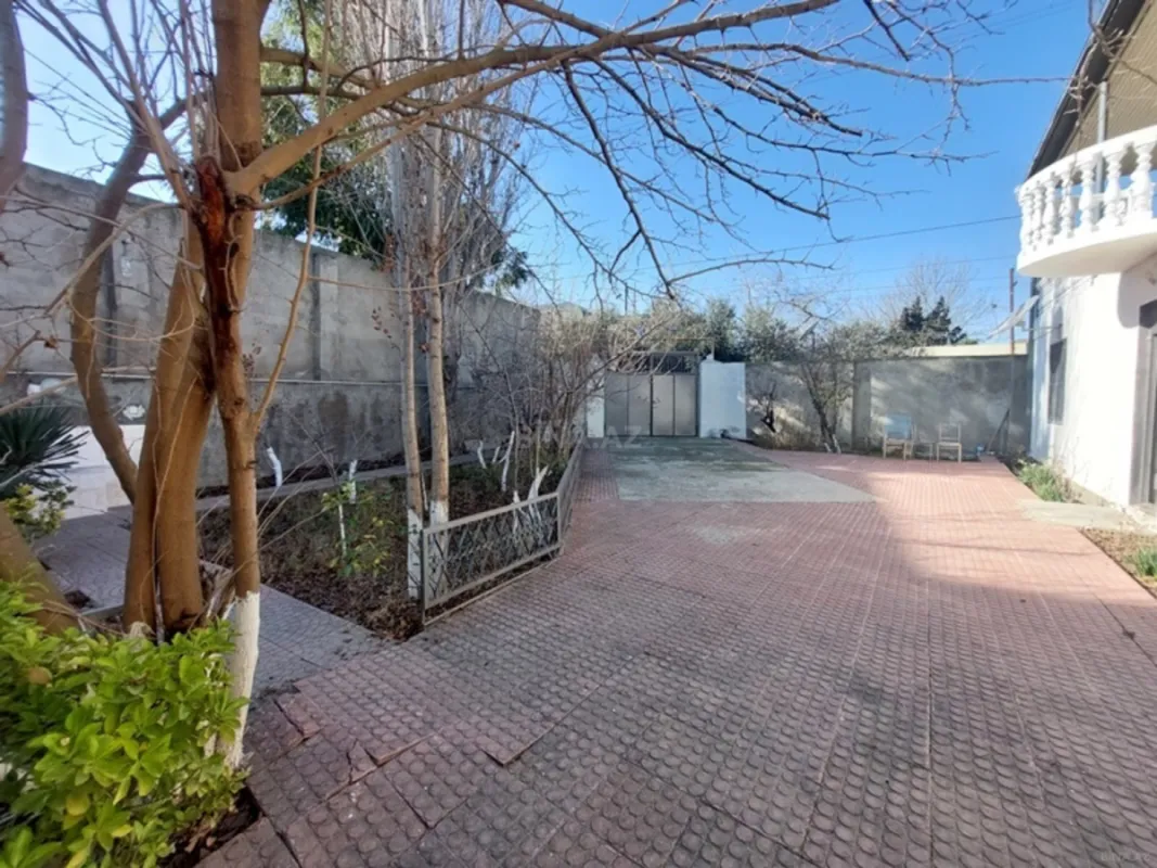 Satılır 5 otaqlı həyət evi 180 m²