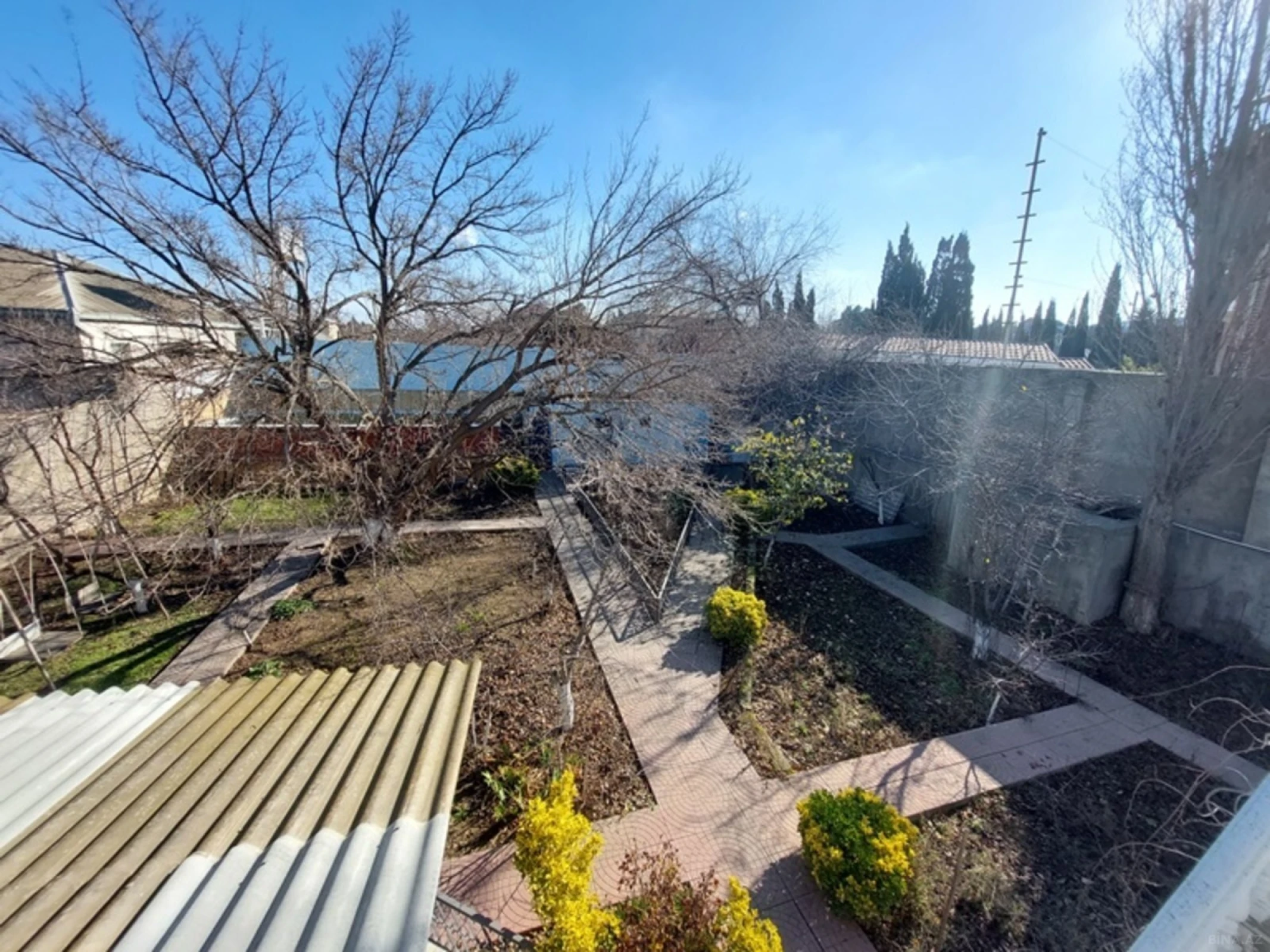 Satılır 5 otaqlı həyət evi 180 m²