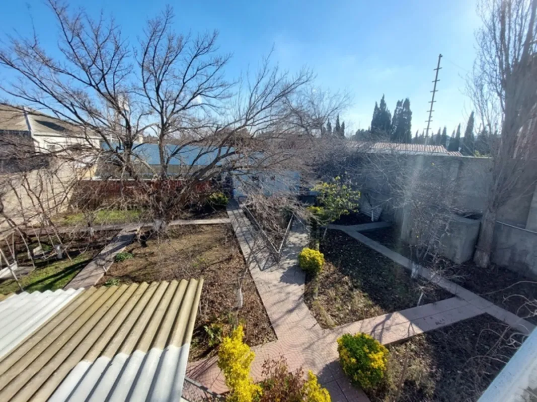 Satılır 5 otaqlı həyət evi 180 m²