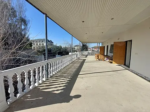 Satılır 5 otaqlı həyət evi 180 m²