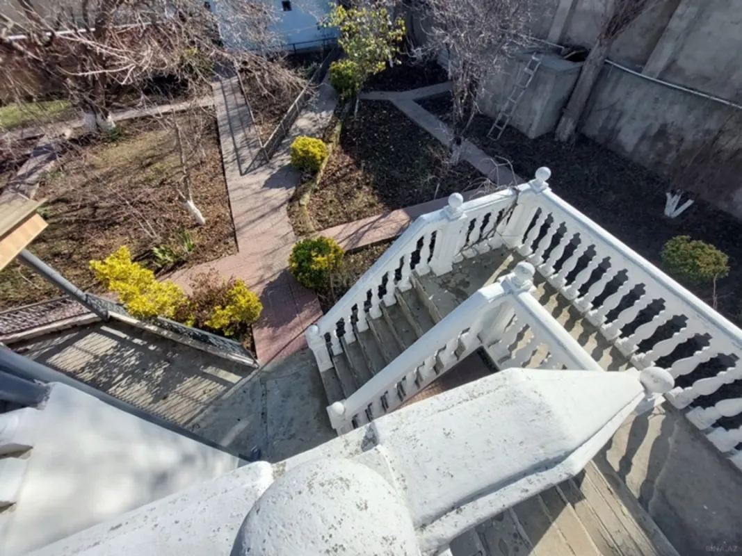 Satılır 5 otaqlı həyət evi 180 m²