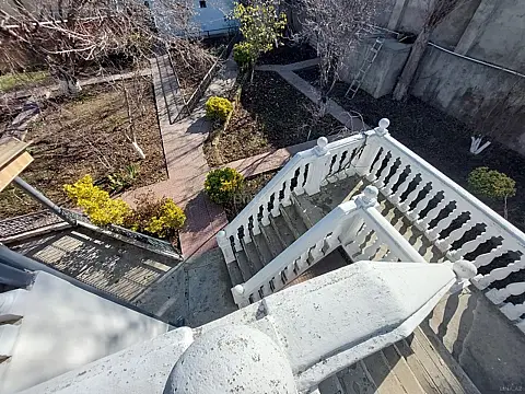 Satılır 5 otaqlı həyət evi 180 m²