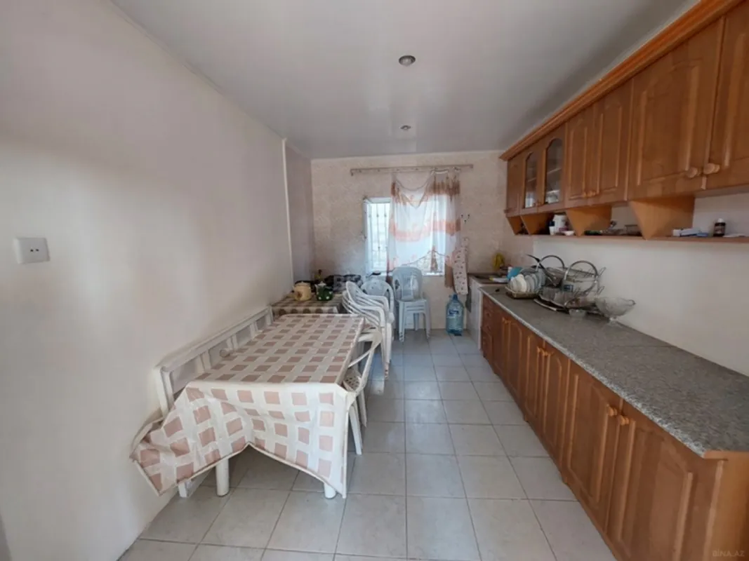Satılır 5 otaqlı həyət evi 180 m²