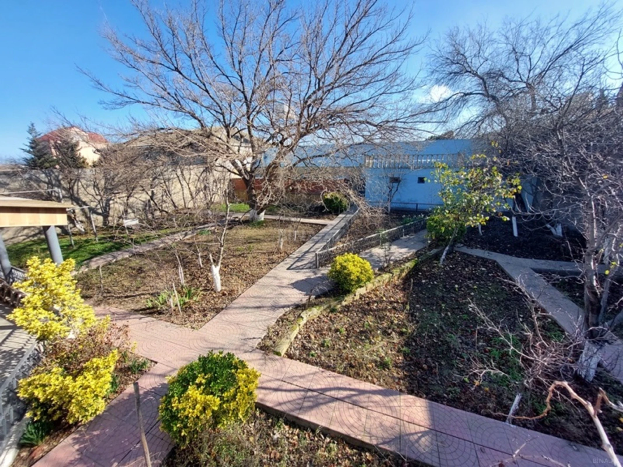 Satılır 5 otaqlı həyət evi 180 m²