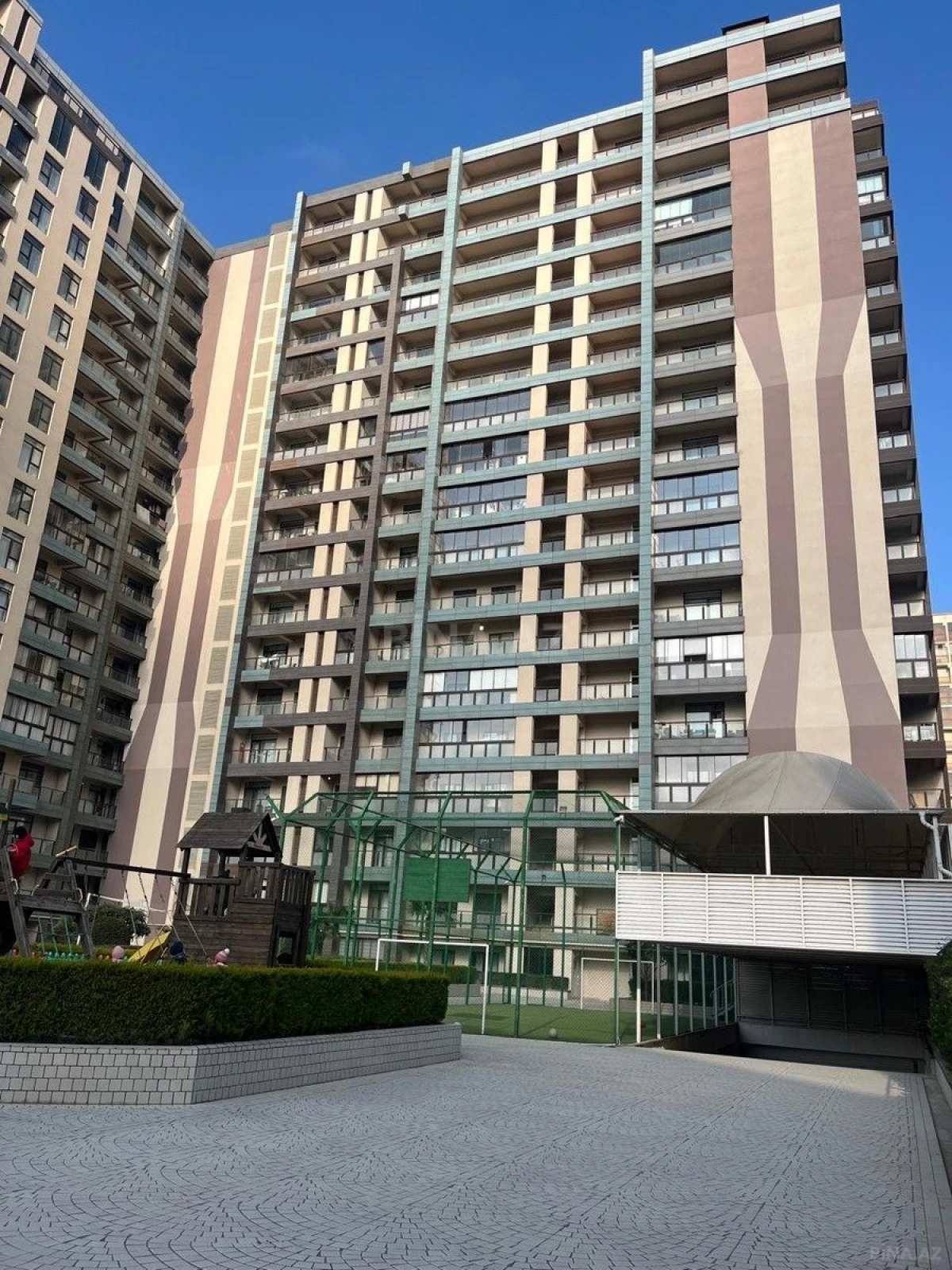 Satılır 4 otaqlı mənzil 190 m²