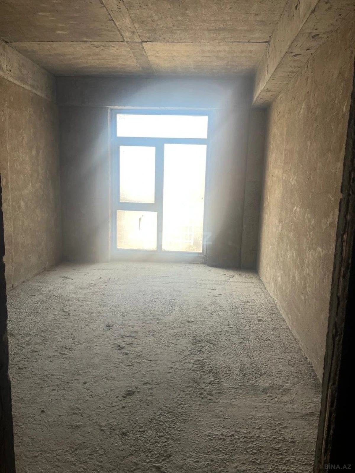Satılır 4 otaqlı mənzil 190 m²