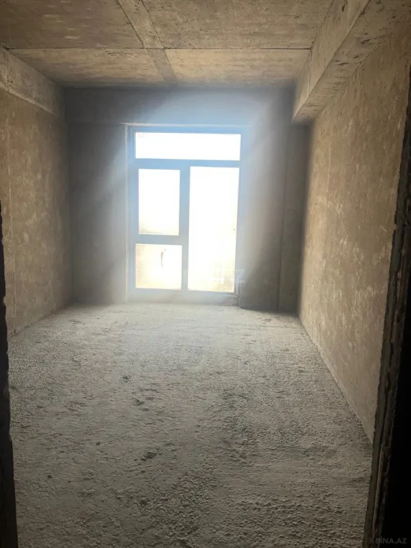 Satılır 4 otaqlı mənzil 190 m²