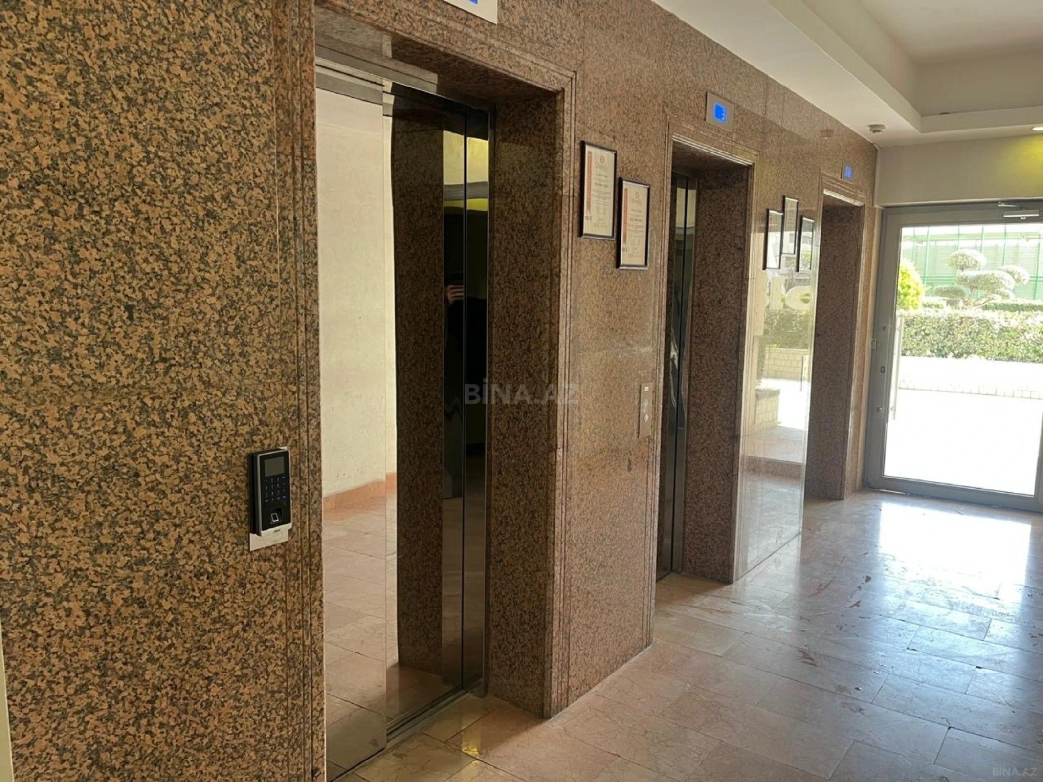 Satılır 4 otaqlı mənzil 190 m²
