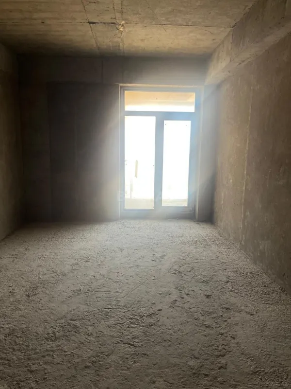 Satılır 4 otaqlı mənzil 190 m²