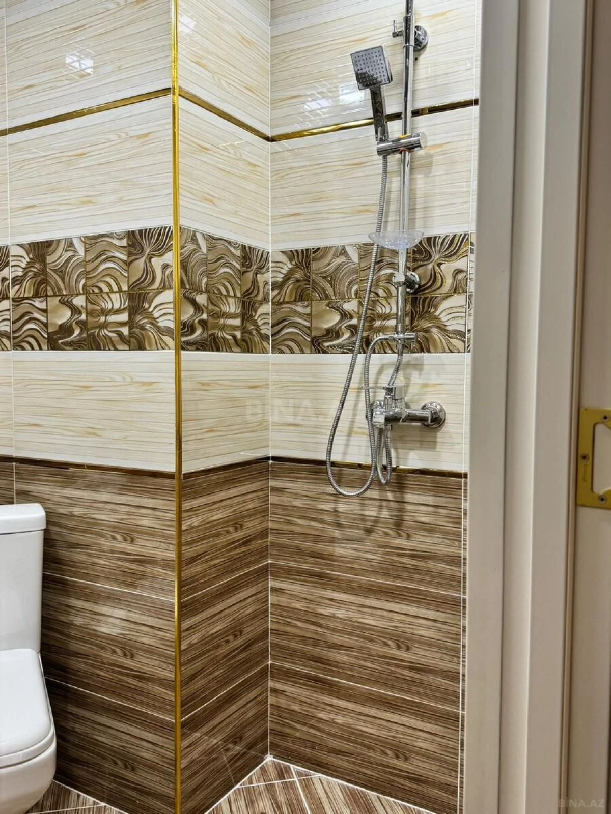 Satılır 4 otaqlı mənzil 155 m²