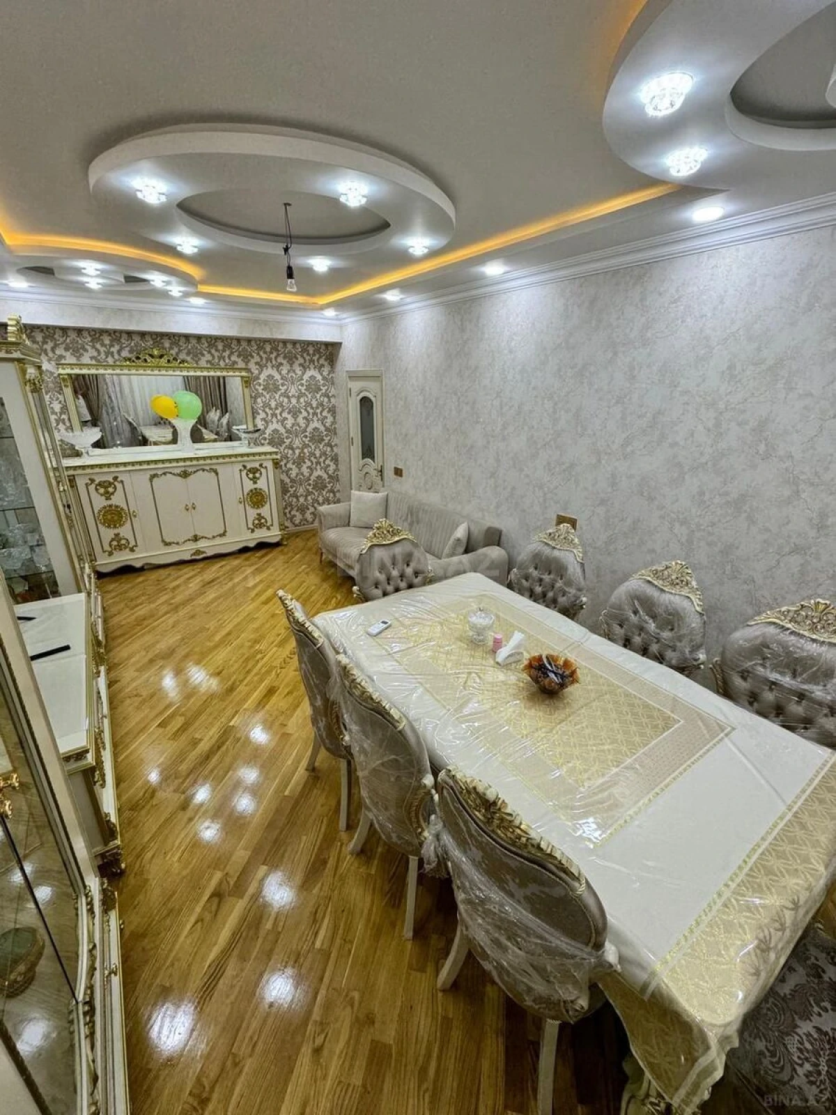 Satılır 4 otaqlı mənzil 155 m²