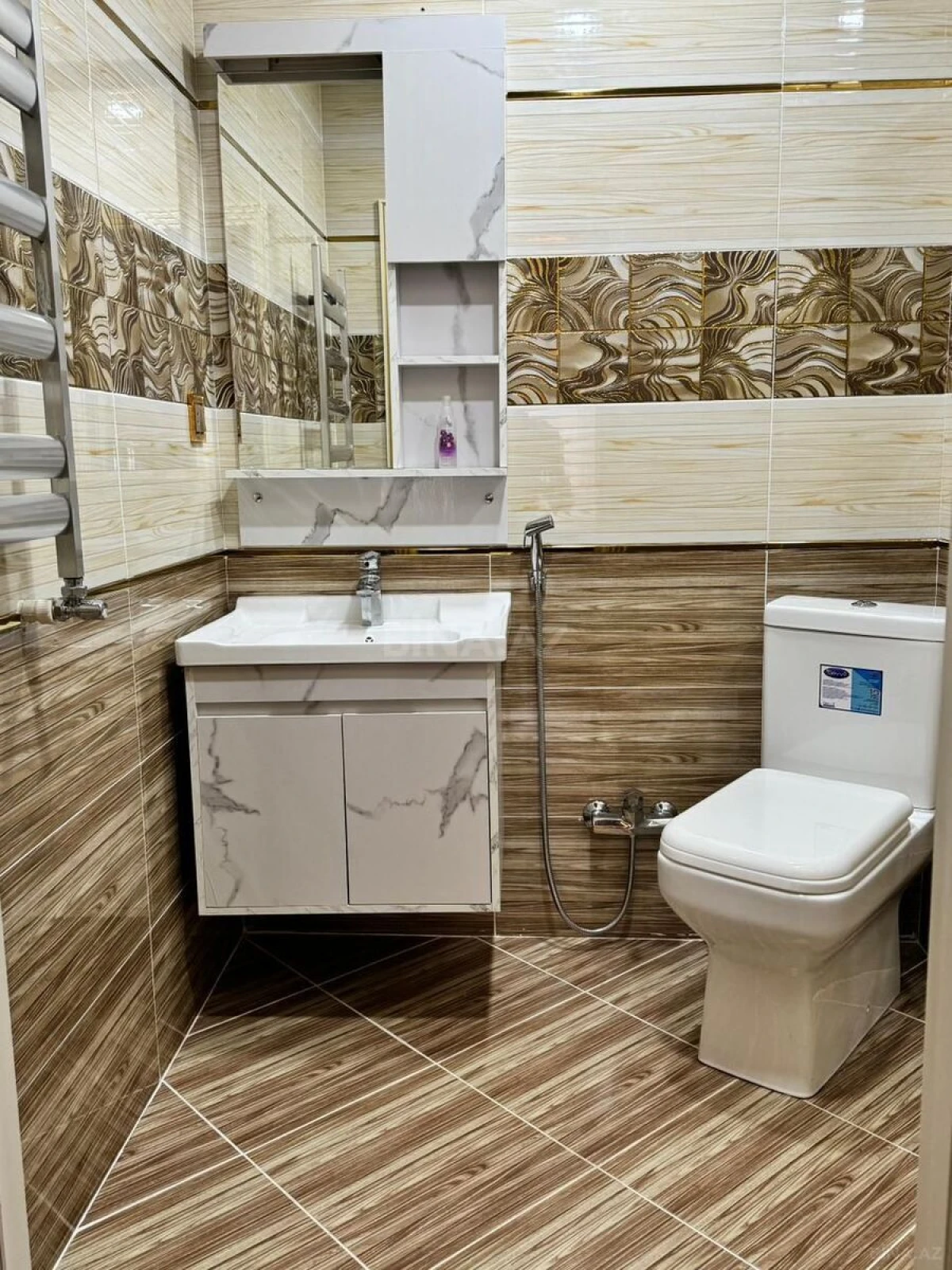 Satılır 4 otaqlı mənzil 155 m²