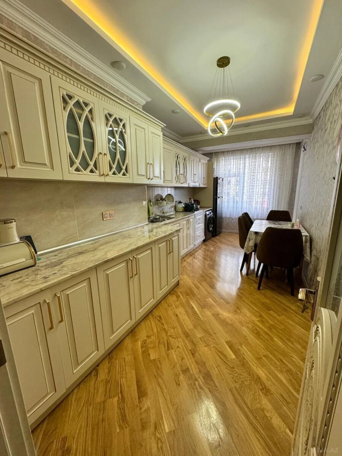 Satılır 4 otaqlı mənzil 155 m²