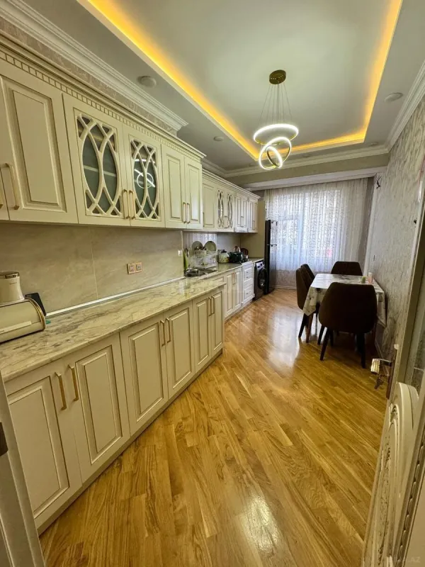 Satılır 4 otaqlı mənzil 155 m²