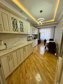 Satılır 4 otaqlı mənzil 155 m²