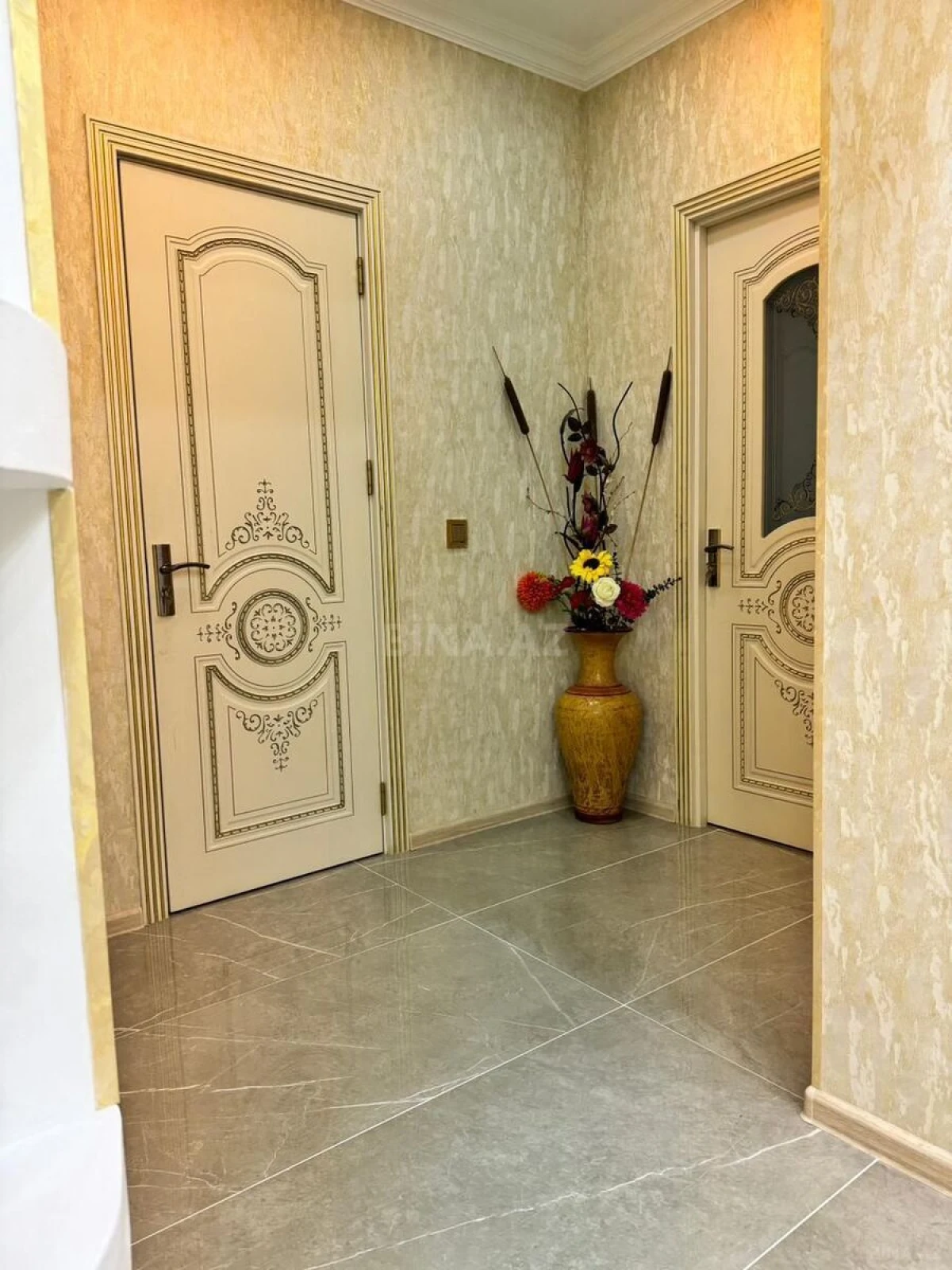 Satılır 4 otaqlı mənzil 155 m²