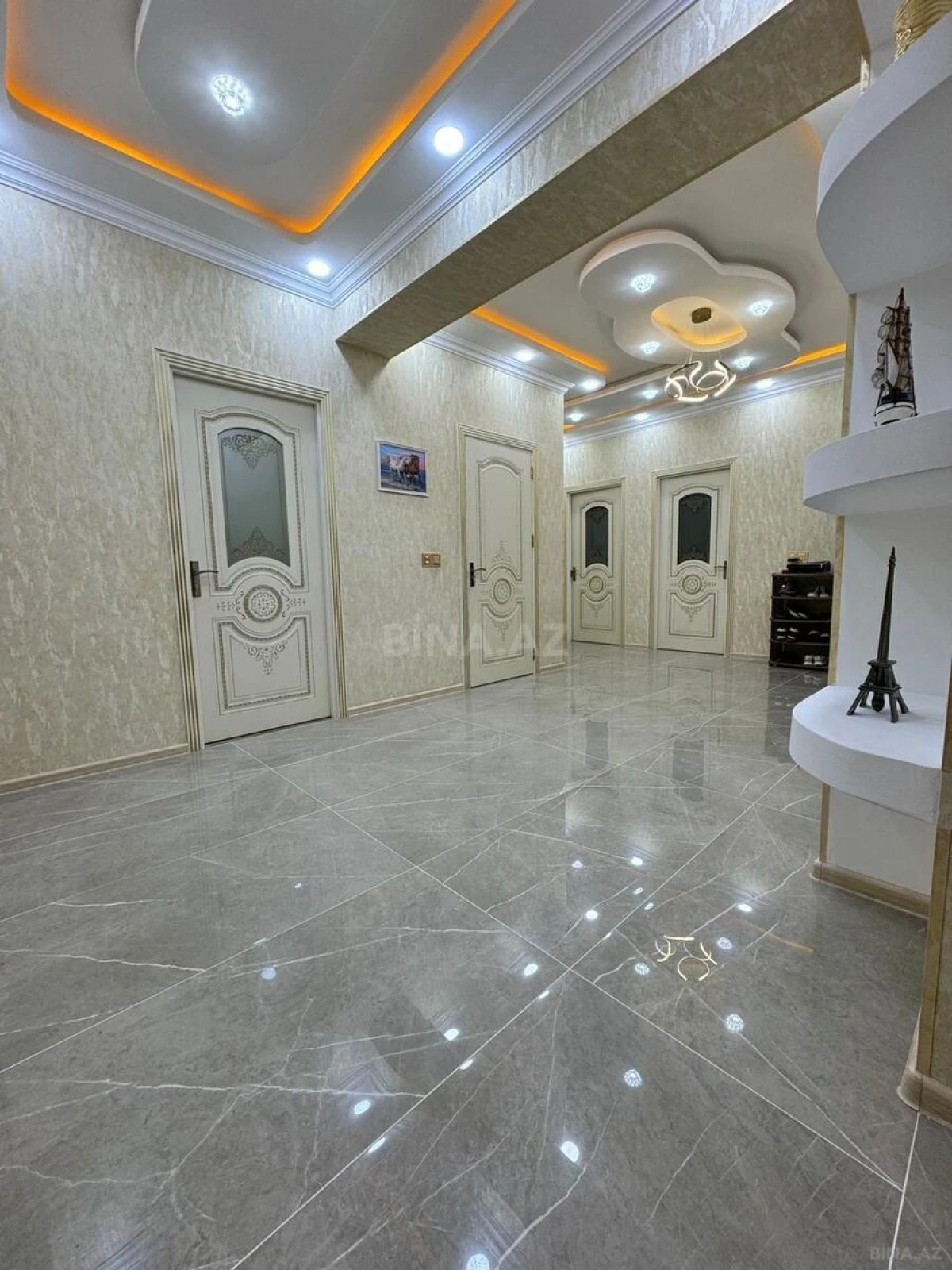 Satılır 4 otaqlı mənzil 155 m²