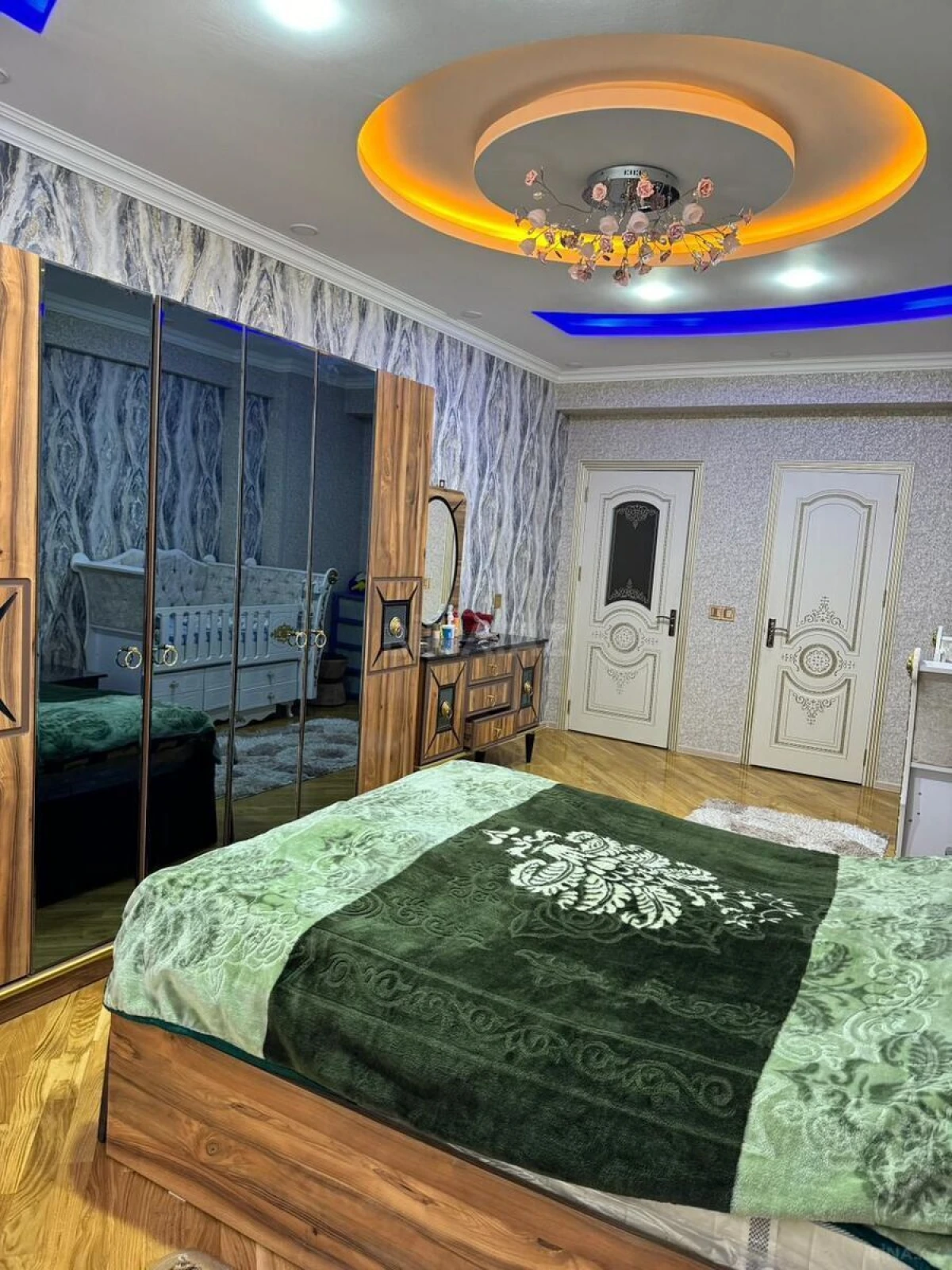 Satılır 4 otaqlı mənzil 155 m²