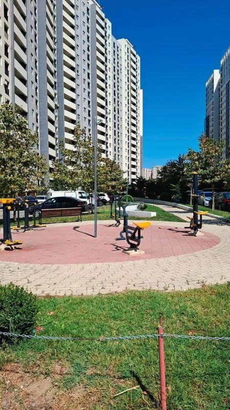 Satılır 4 otaqlı mənzil 155 m²