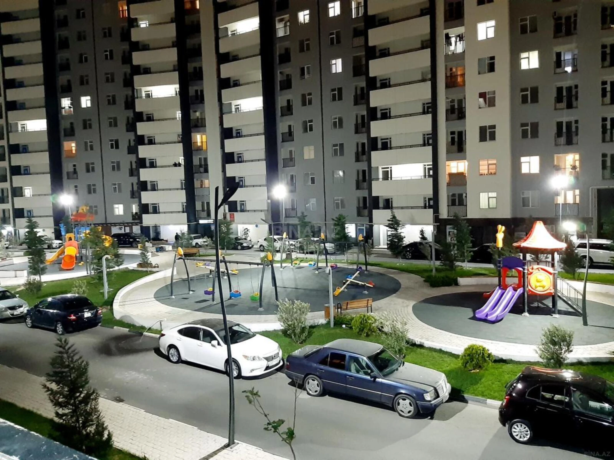 Satılır 4 otaqlı mənzil 155 m²